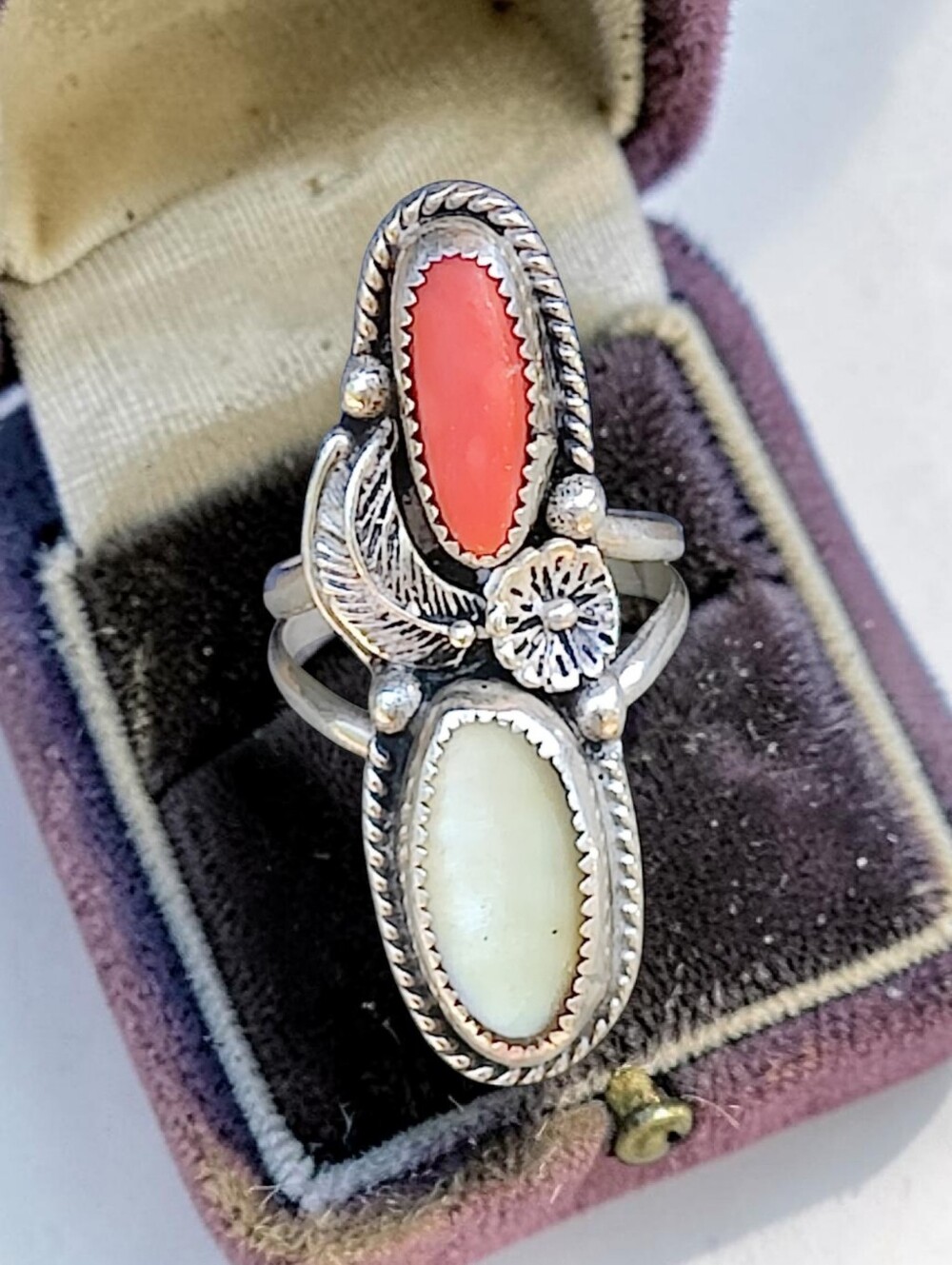 Antique Sterling Silver Navajo Coral And Mother Of Pearl Feather Ring